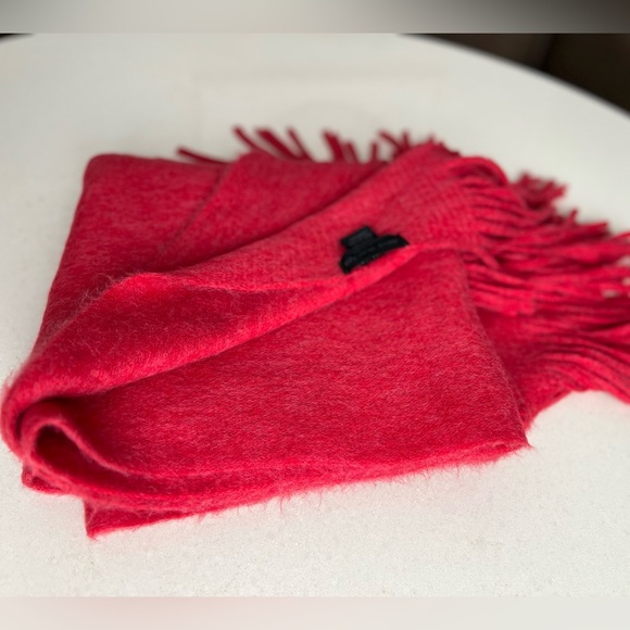 β€οΈLike New Steve Madden Super-Soft Thick Plush RED Muffler Scarf Wrap 22.5"x76" - Picture 15 of 16
